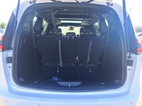 Used 2025 Chrysler Pacifica Limited FWD image 33