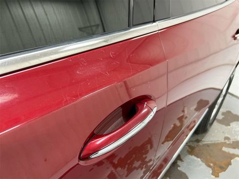 Used 2019 Buick Enclave Essence image 32