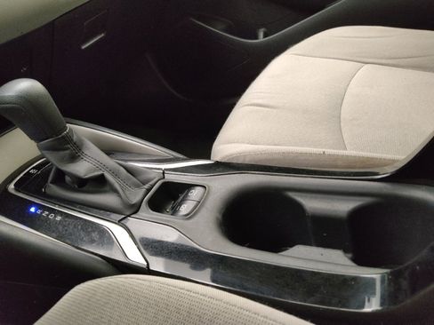 Used 2022 Toyota Corolla LE FWD image 26