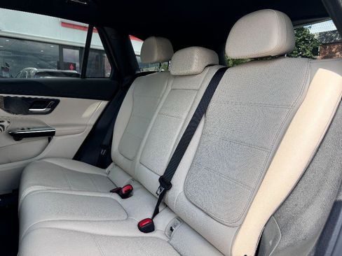 Used 2023 Mercedes-Benz GLC 300 4MATIC image 28