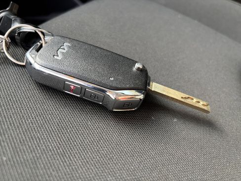 Used 2025 Kia Sportage LX image 18