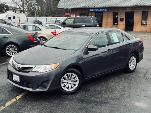 Used 2012 Toyota Camry L image 2