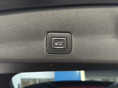 Used 2023 Chevrolet TrailBlazer RS w/ Sun and Liftgate Package image 24