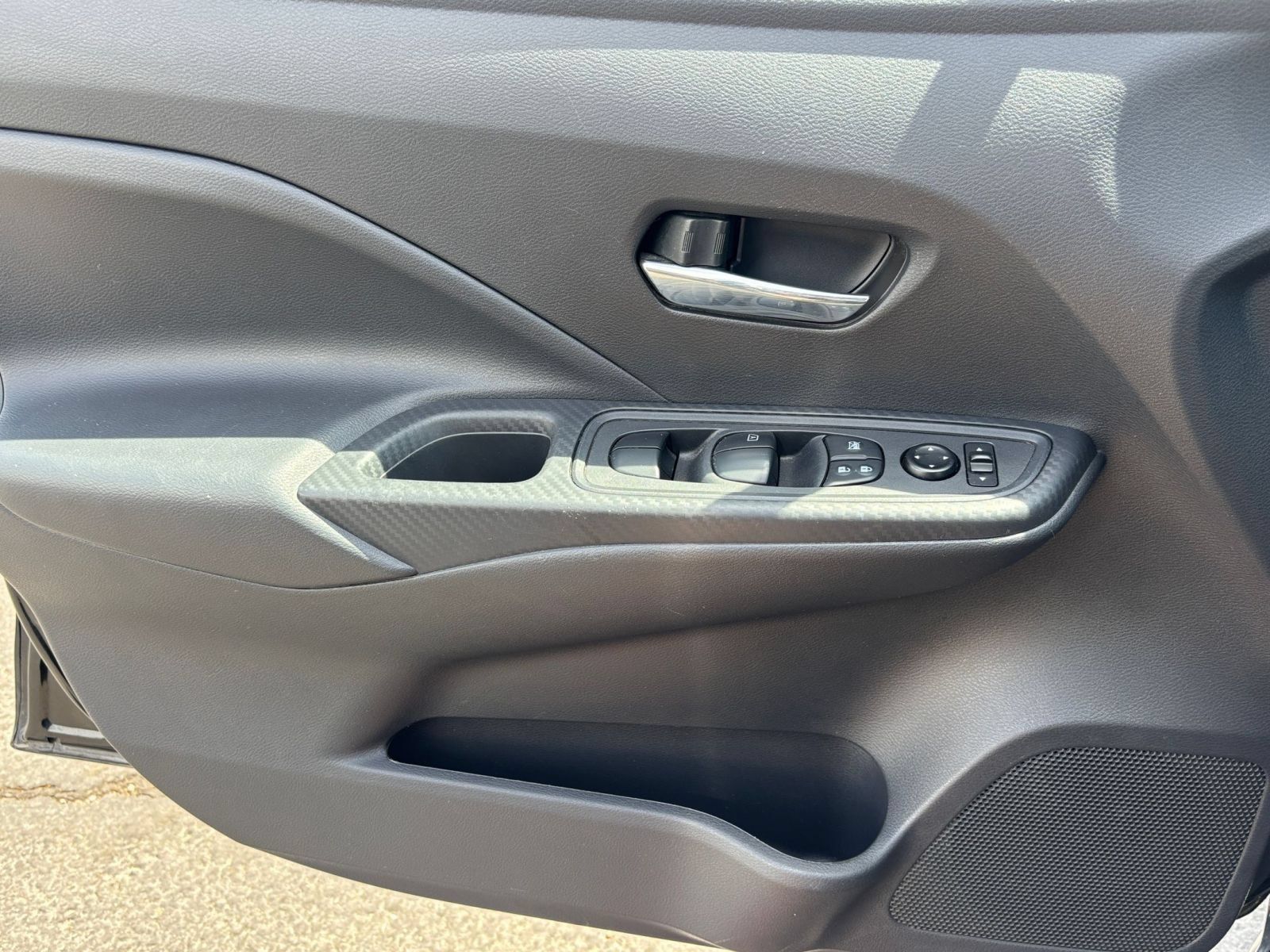 Used 2025 Nissan Versa SV FWD image 18