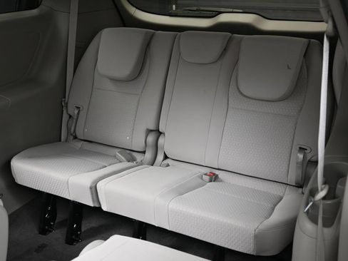 Used 2018 Kia Sedona L FWD image 31
