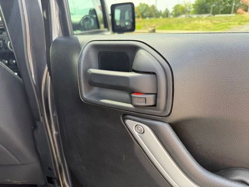 Used 2014 Jeep Wrangler Unlimited Sahara AWD/4WD image 33