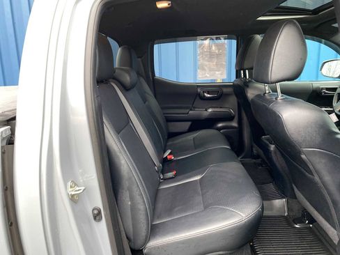 Used 2019 Toyota Tacoma TRD Off-Road image 30