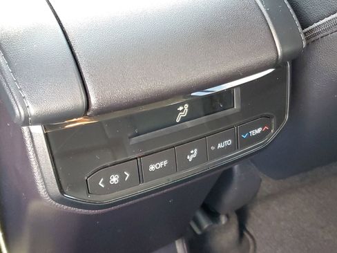 Used 2025 Toyota Highlander XLE image 13