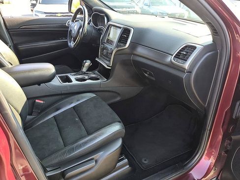 Used 2018 Jeep Grand Cherokee Laredo RWD image 35