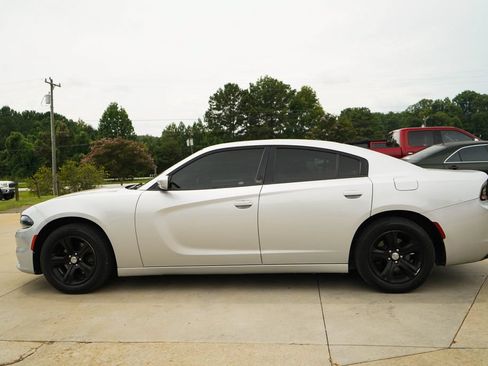 Used 2020 Dodge Charger SXT w/ Leather Interior Group RWD image 24