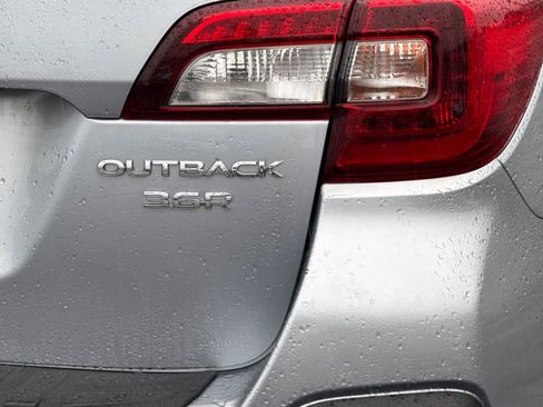 Used 2018 Subaru Outback 3.6R Limited AWD/4WD image 32