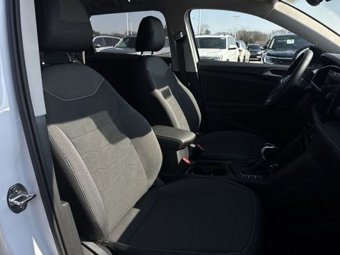 New 2026 Volkswagen Taos SE FWD image 27