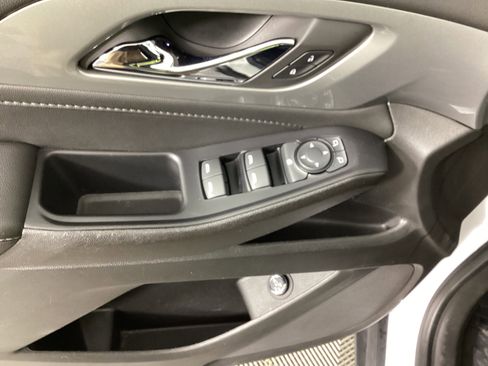 Used 2022 Chevrolet Traverse LT image 27