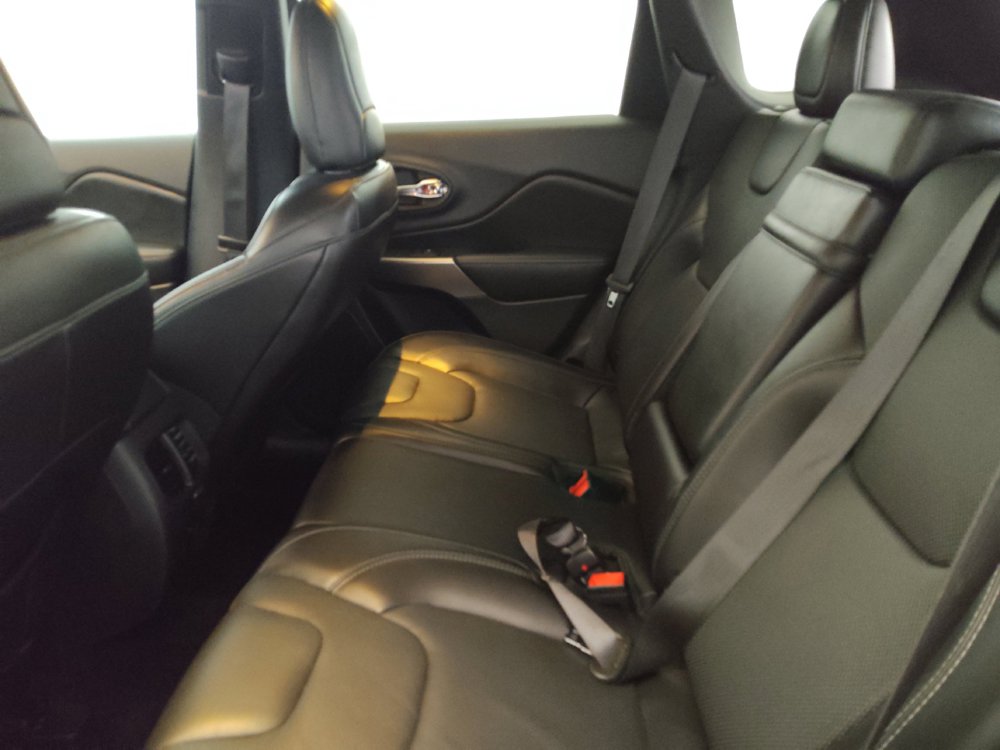 Used 2019 Jeep Cherokee Limited AWD/4WD image 18