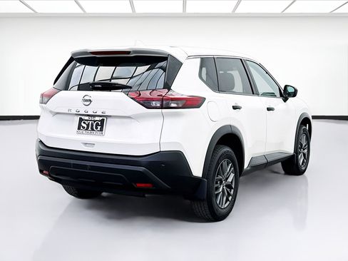 Used 2021 Nissan Rogue S image 4
