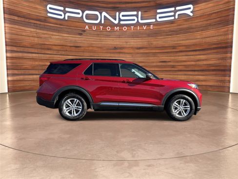 Used 2022 Ford Explorer XLT image 7