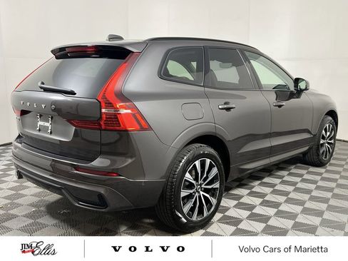 Used 2025 Volvo XC60 B5 Plus image 9