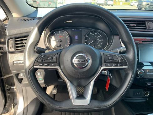 Used 2018 Nissan Rogue S image 10