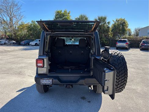 Used 2022 Jeep Wrangler Unlimited Willys image 39