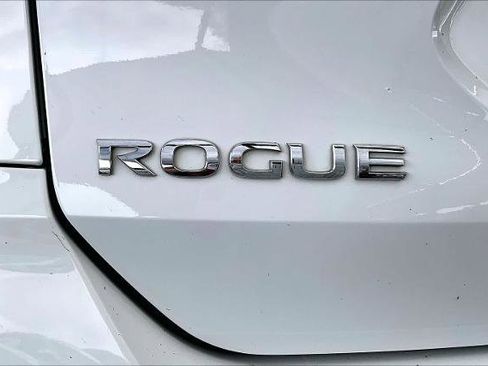 Certified 2019 Nissan Rogue SV image 10