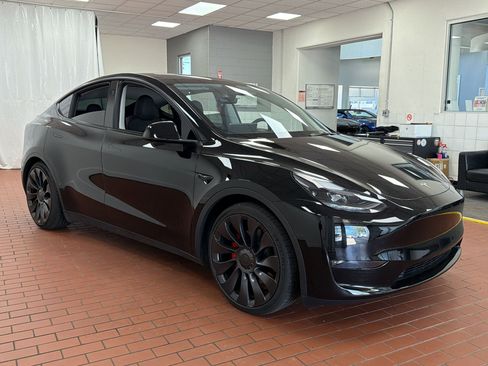 Used 2023 Tesla Model Y Performance image 6