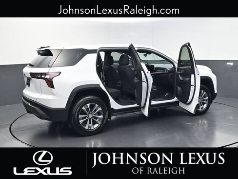 Used 2025 Chevrolet Equinox LT FWD image 30