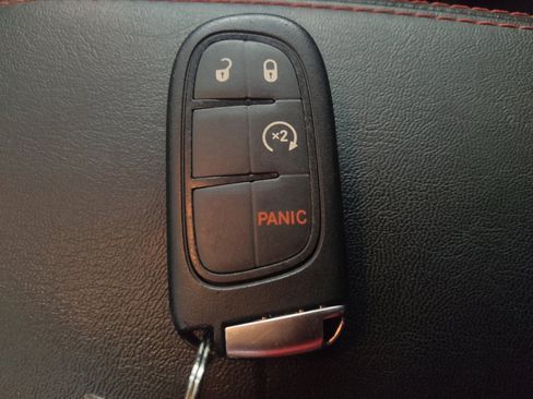 Used 2022 Jeep Cherokee Trailhawk AWD/4WD image 32