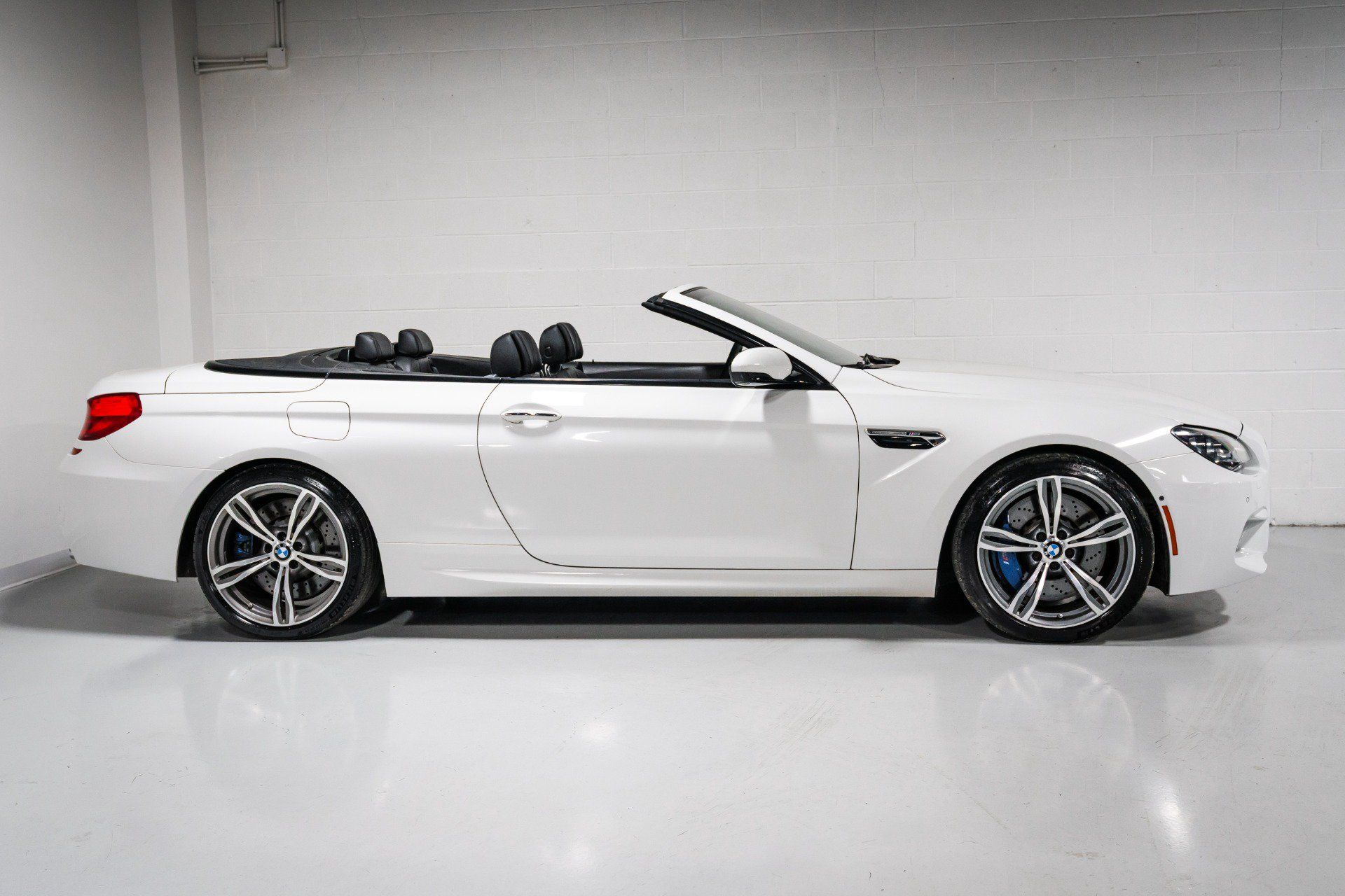 Used 2013 BMW M6 Convertible RWD image 2