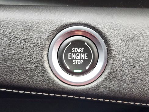 Certified 2022 Cadillac Escalade Premium Luxury RWD image 19