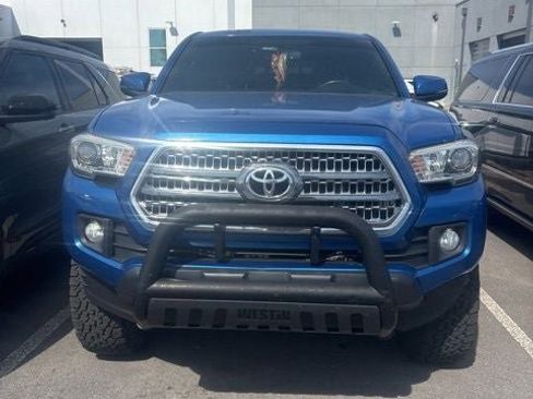 Used 2016 Toyota Tacoma TRD Off-Road w/ Towing Package image 3