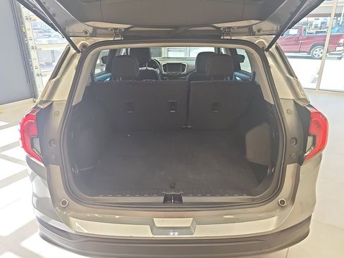 Used 2024 GMC Terrain SLE FWD image 29