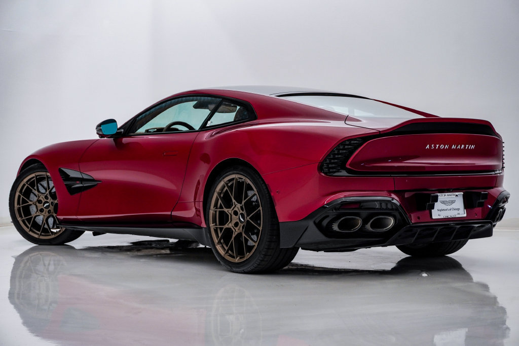 Used 2025 Aston Martin Vanquish RWD image 8