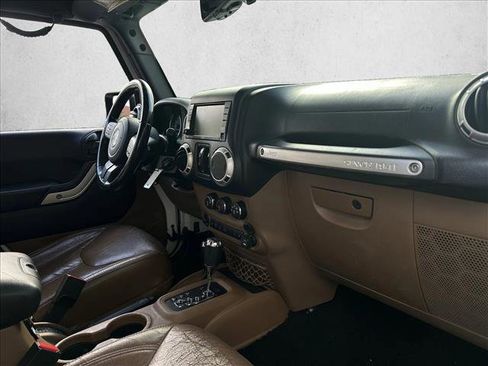 Used 2016 Jeep Wrangler Unlimited Sahara w/ Connectivity Group image 30