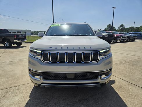 Used 2022 Jeep Wagoneer Series III w/ Premium Group I AWD/4WD image 10