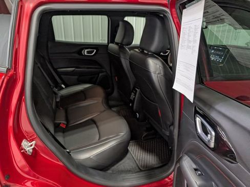 Used 2025 Jeep Compass Trailhawk AWD/4WD image 25