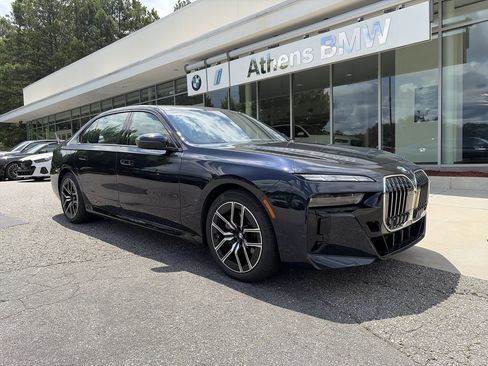 Used 2026 BMW 740i RWD image 2