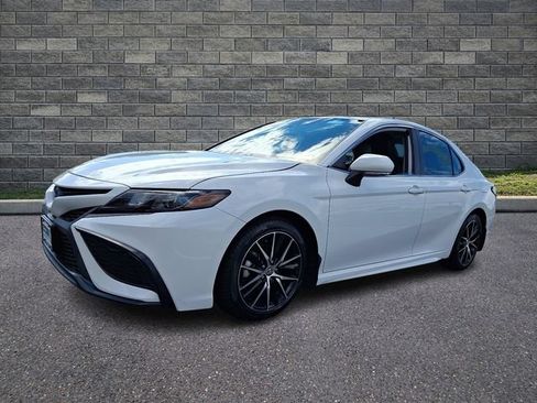 Used 2024 Toyota Camry SE FWD image 3