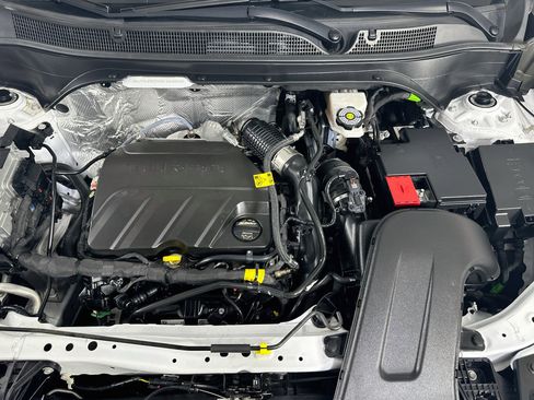 Used 2025 Chevrolet Trax LS FWD image 30