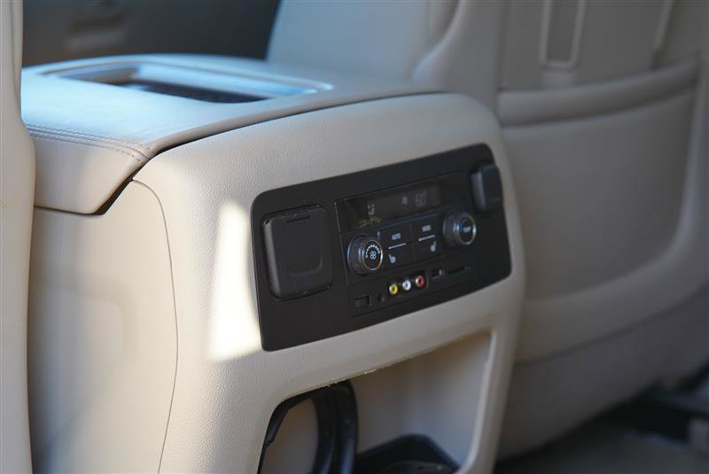 Used 2015 GMC Yukon Denali w/ Premium Package AWD/4WD image 83
