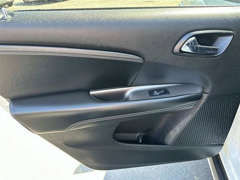 Used 2018 Dodge Journey Crossroad w/ Rear Seat Video Group FWD image 10