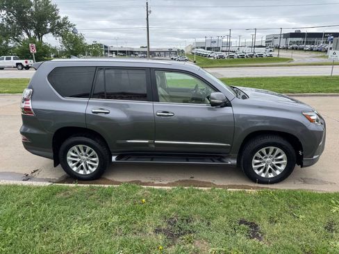 Used 2016 Lexus GX 460 w/ Premium Package AWD/4WD image 6