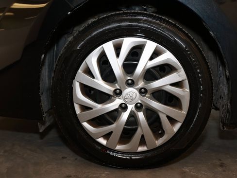 Used 2019 Toyota Corolla LE image 24