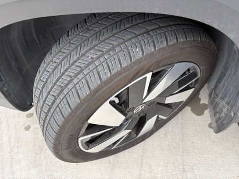 Certified 2024 Volkswagen Taos SEL image 20