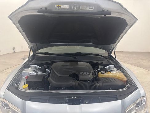 Used 2013 Chrysler 300 RWD image 18
