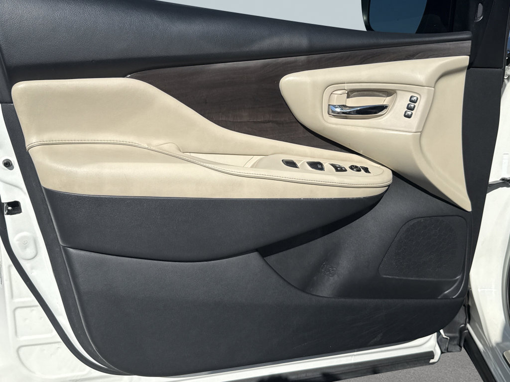 Used 2020 Nissan Murano Platinum w/ Cargo Package FWD image 17