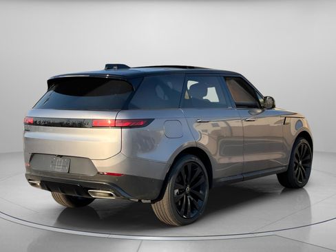 Used 2025 Land Rover Range Rover Sport SE image 5
