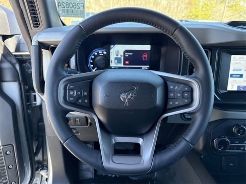 Used 2023 Ford Bronco Badlands image 23