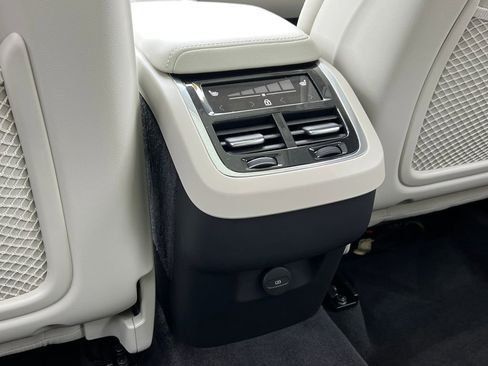 Used 2023 Volvo XC60 B5 Ultimate w/ Climate Package AWD/4WD image 38