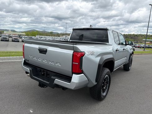 Used 2025 Toyota Tacoma TRD Off-Road AWD/4WD image 6