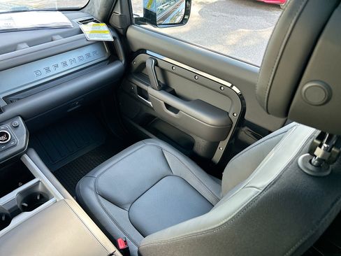 New 2025 Land Rover Defender 90 V8 image 13